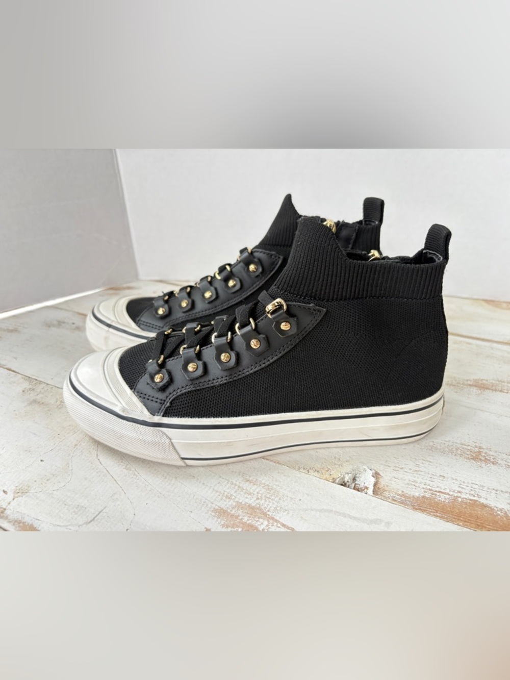 DKNY Sheila lace up sneakers urban chic streetwear black white shoes sz 7.5 EUC - Picture 2 of 15